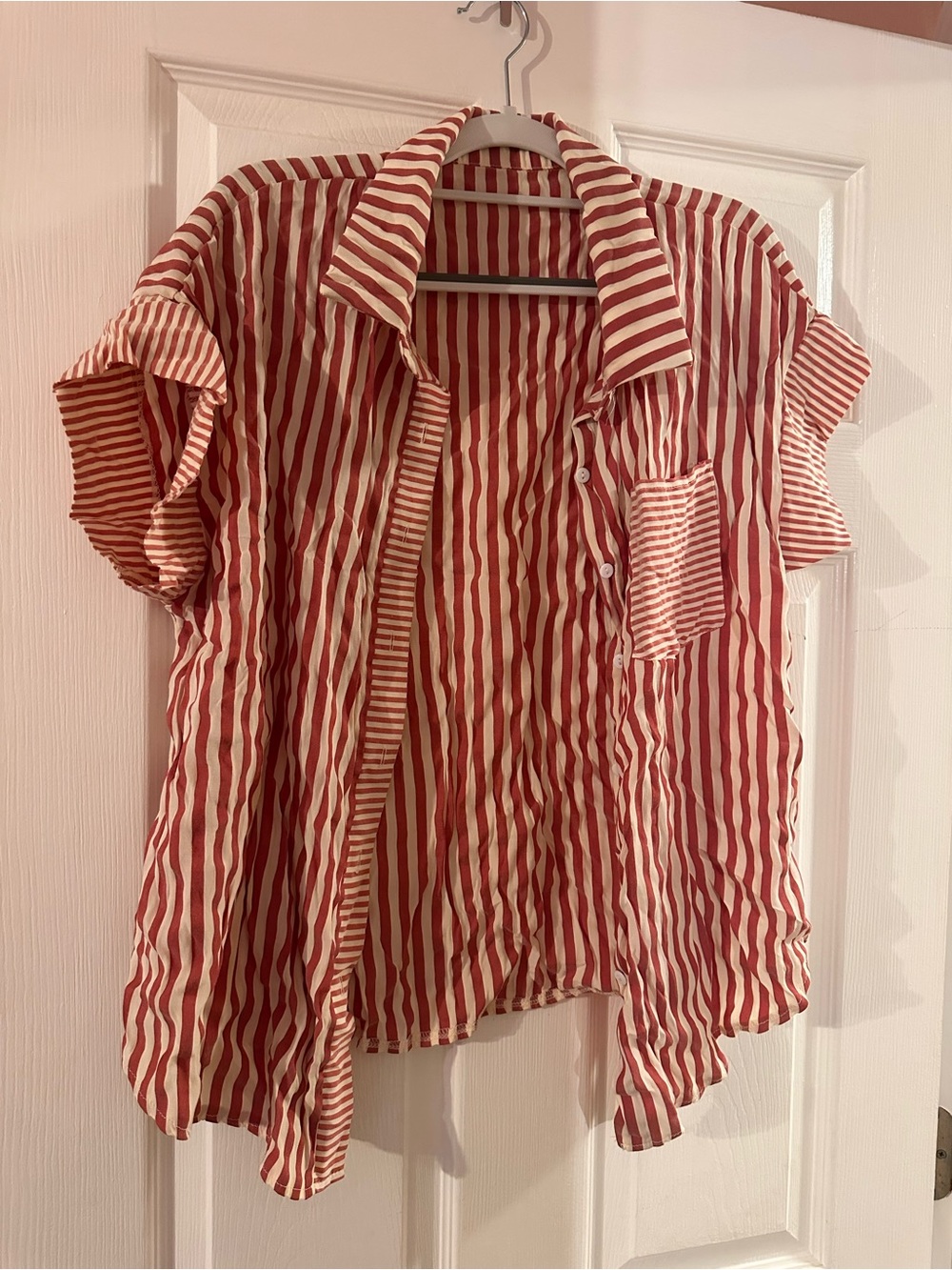 SHEIN Red and White Striped Short-Sleeve Button-Down Shirt